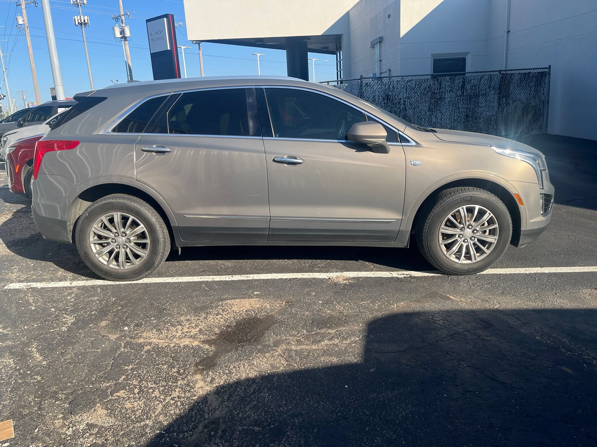 Used 2017 Cadillac XT5 Luxury w/ Driver Awareness Package FWD image 6