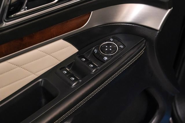 Used 2018 Ford Explorer Platinum image 41