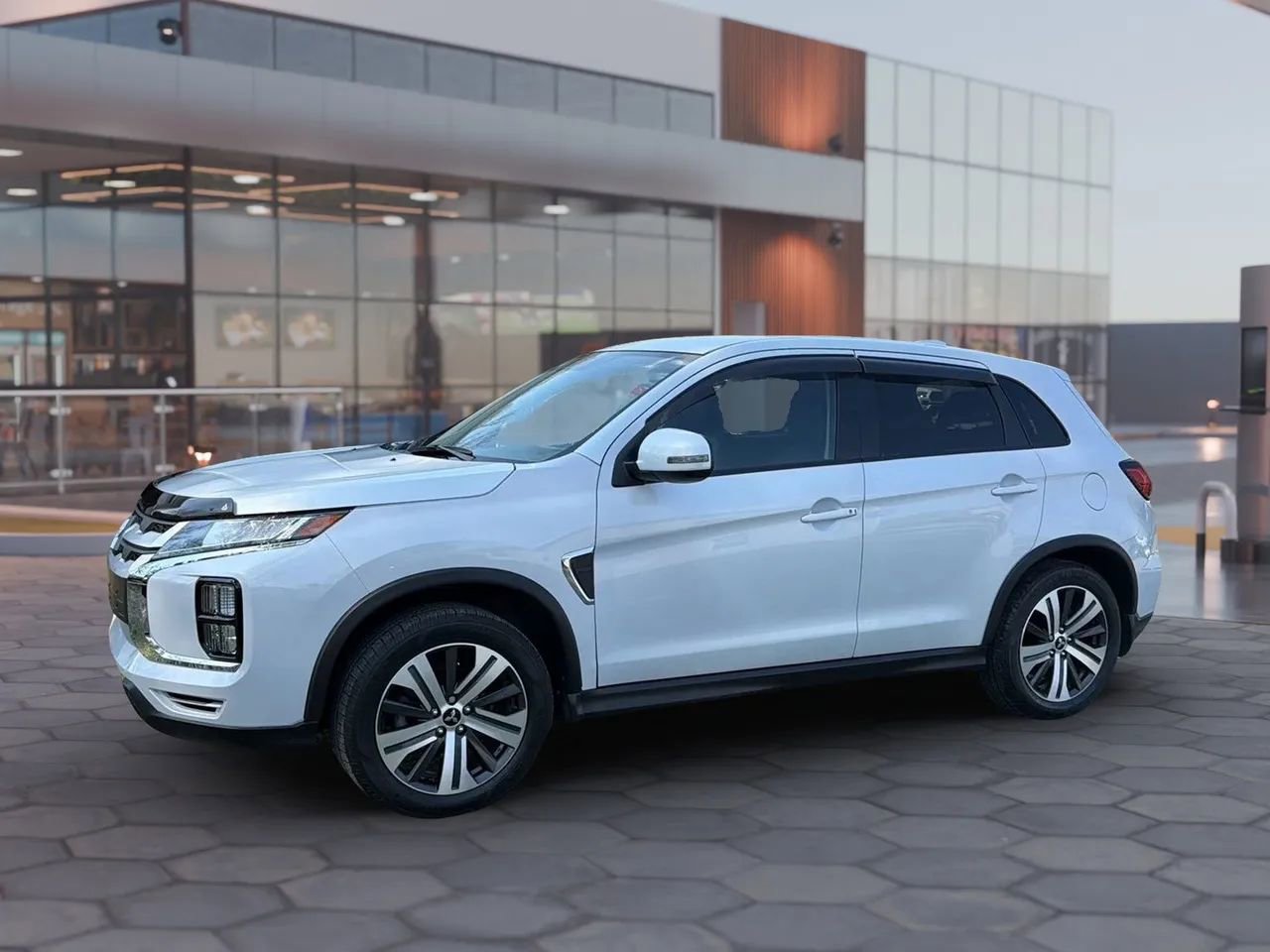 Used 2022 Mitsubishi Outlander Sport SE image 3