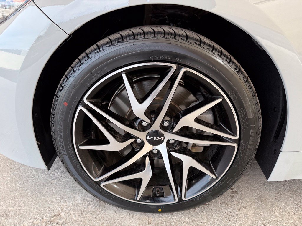 Used 2023 Kia Stinger GT-Line RWD image 12