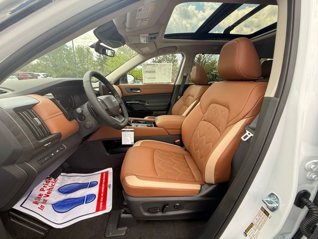 New 2026 Nissan Pathfinder Platinum AWD/4WD image 11