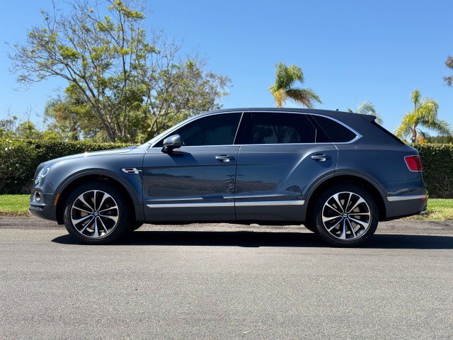 Used 2018 Bentley Bentayga AWD/4WD image 2