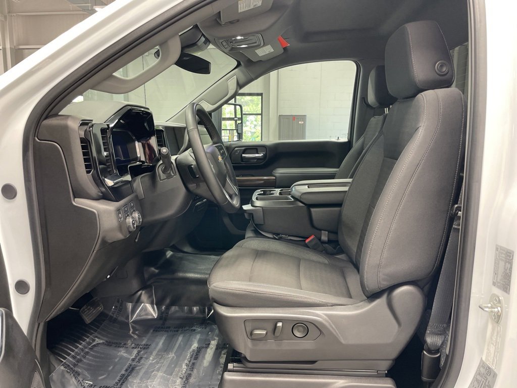 Used 2025 Chevrolet Silverado 2500 LT image 22