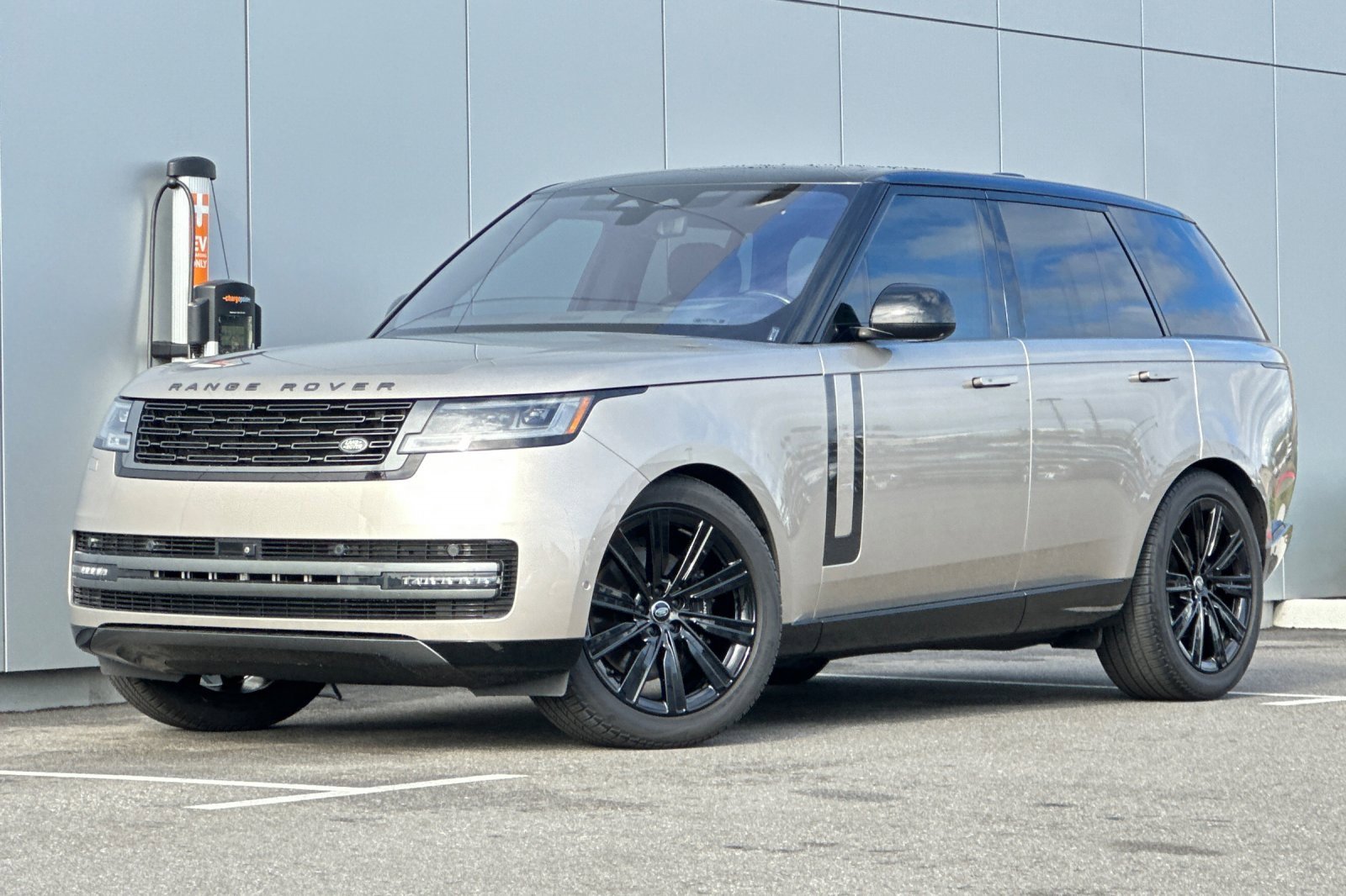 Used 2023 Land Rover Range Rover SE