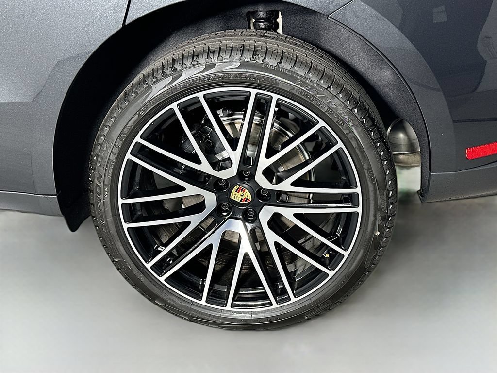 Certified 2026 Porsche Macan AWD/4WD image 34