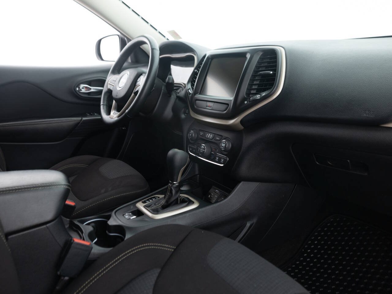 Used 2015 Jeep Cherokee Latitude w/ Comfort/Convenience Group AWD/4WD image 27
