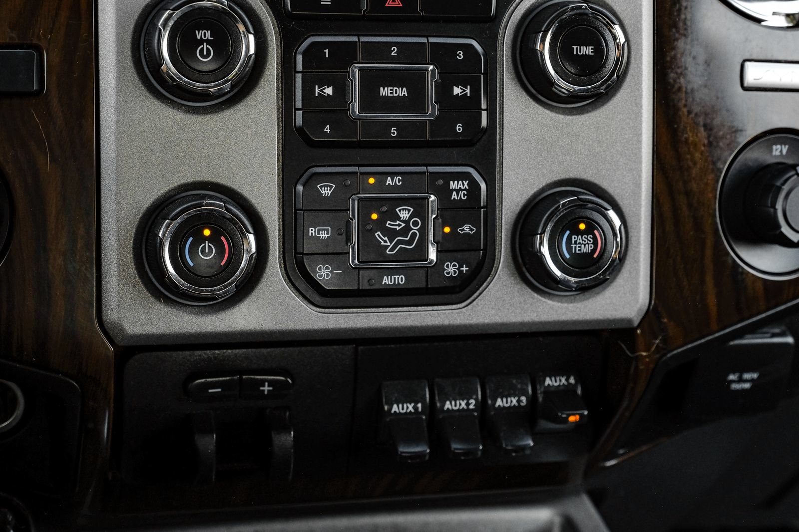 Used 2016 Ford F350 Lariat w/ Lariat Ultimate Package AWD/4WD image 25