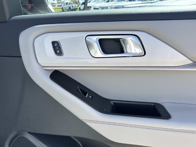 New 2026 Ford Explorer Active w/ Active Comfort Package RWD image 15