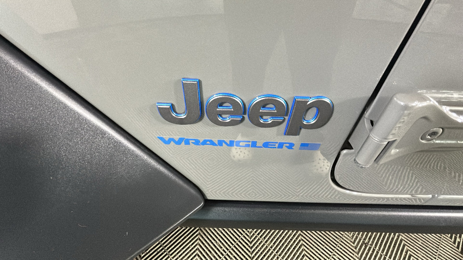 Used 2023 Jeep Wrangler Unlimited w/ Convenience Group AWD/4WD image 11