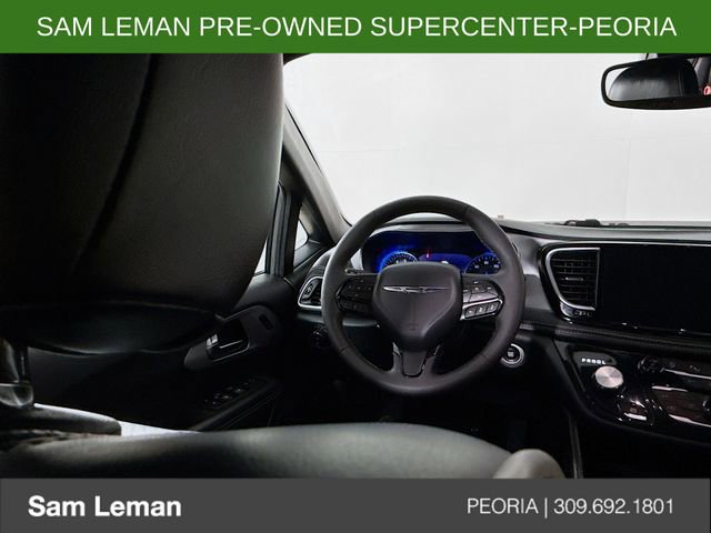 Used 2025 Chrysler Pacifica Limited FWD image 11