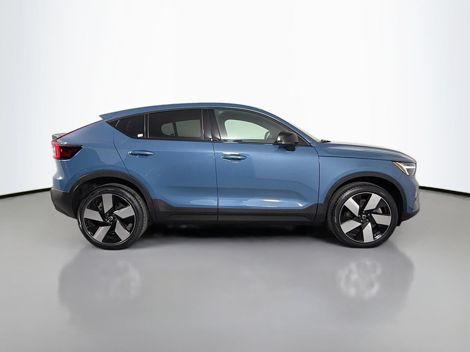 Certified 2023 Volvo C40 P8 Recharge Ultimate w/ Protection Package Premier AWD/4WD image 5