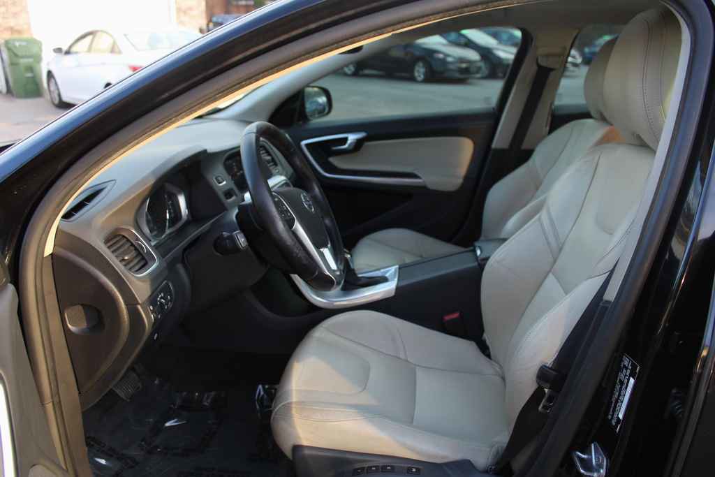 Used 2017 Volvo S60 T5 Dynamic w/ Vision Package image 23