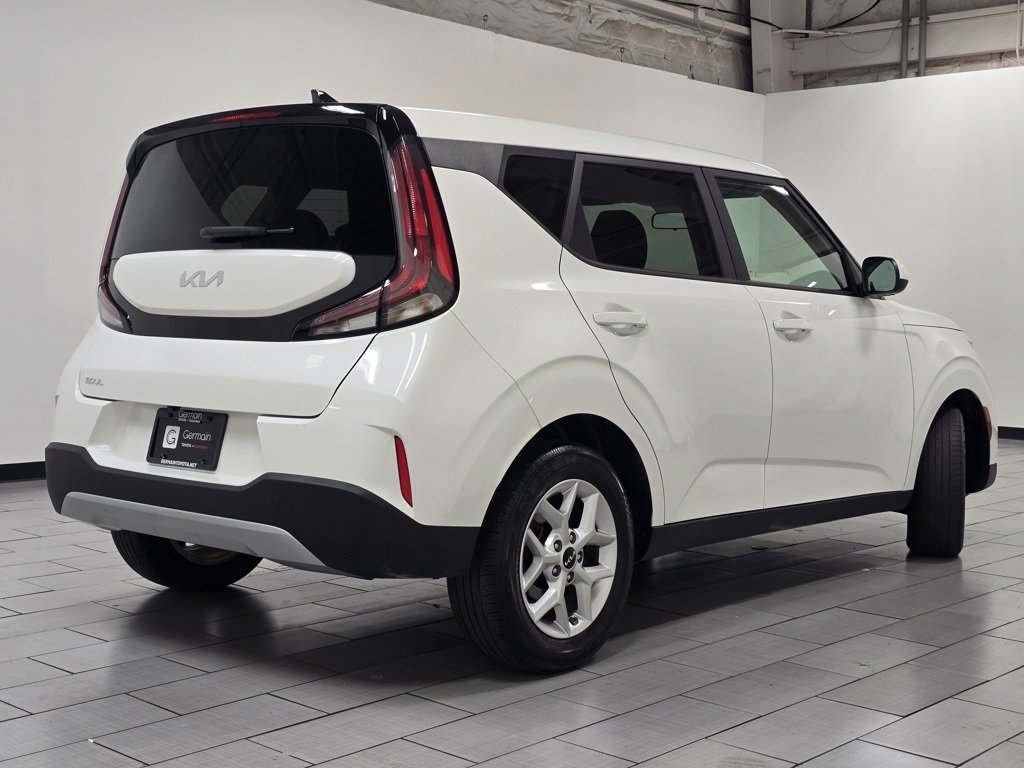 Used 2023 Kia Soul LX w/ LX Technology Package image 15