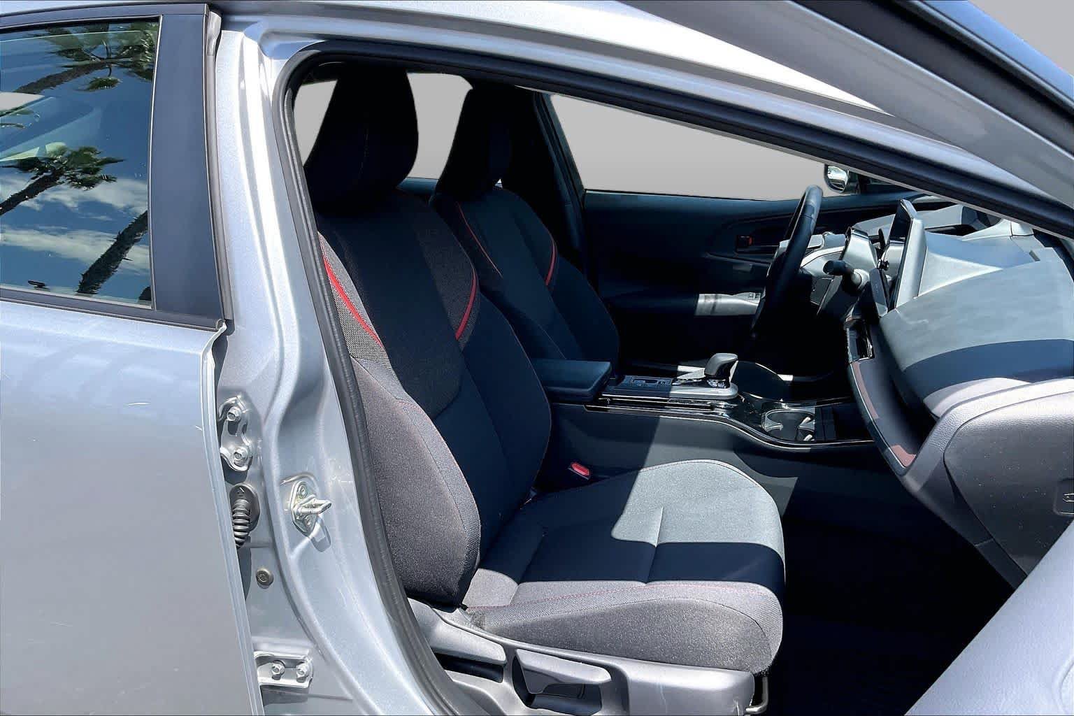 Certified 2026 Toyota Prius Plug-In Hybrid FWD image 8