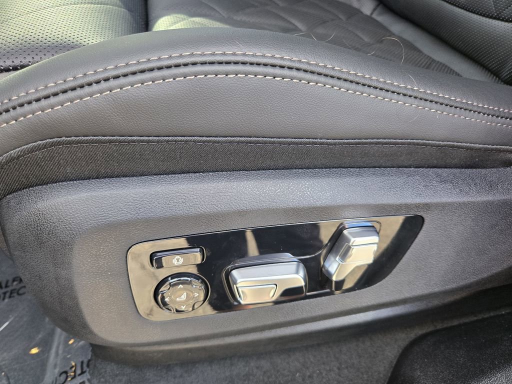 New 2026 BMW X6 xDrive40i w/ Climate Comfort Package image 25