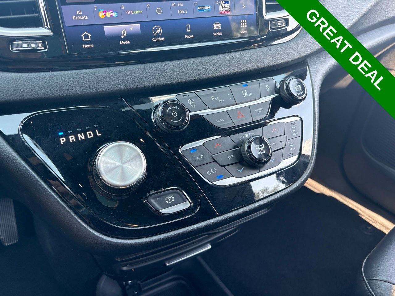 Used 2025 Chrysler Pacifica Select FWD image 18