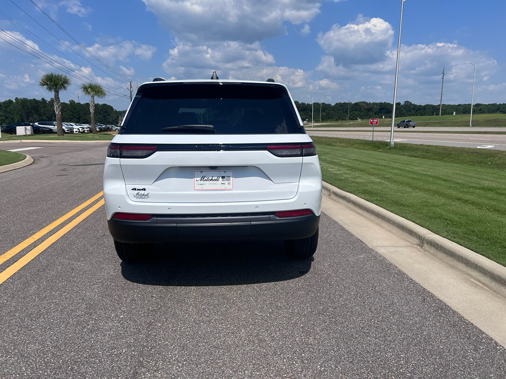 New 2026 Jeep Grand Cherokee Altitude AWD/4WD image 5