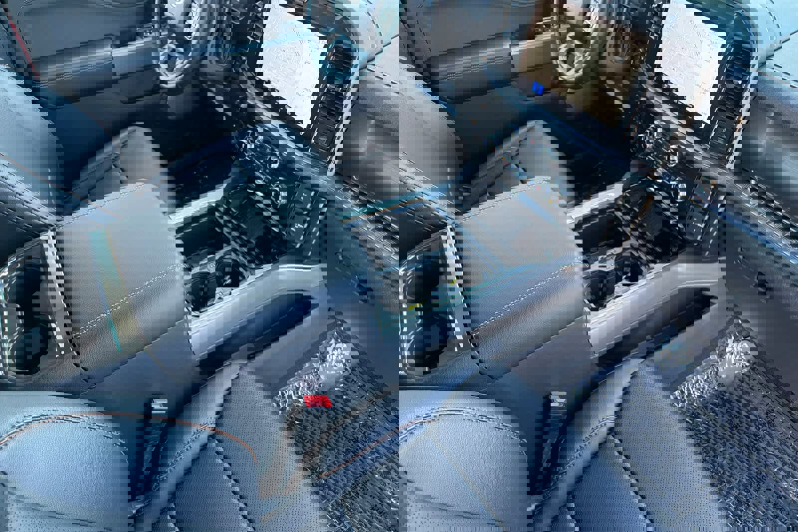 Used 2025 Ford F350 Lariat w/ Black Appearance Package image 15