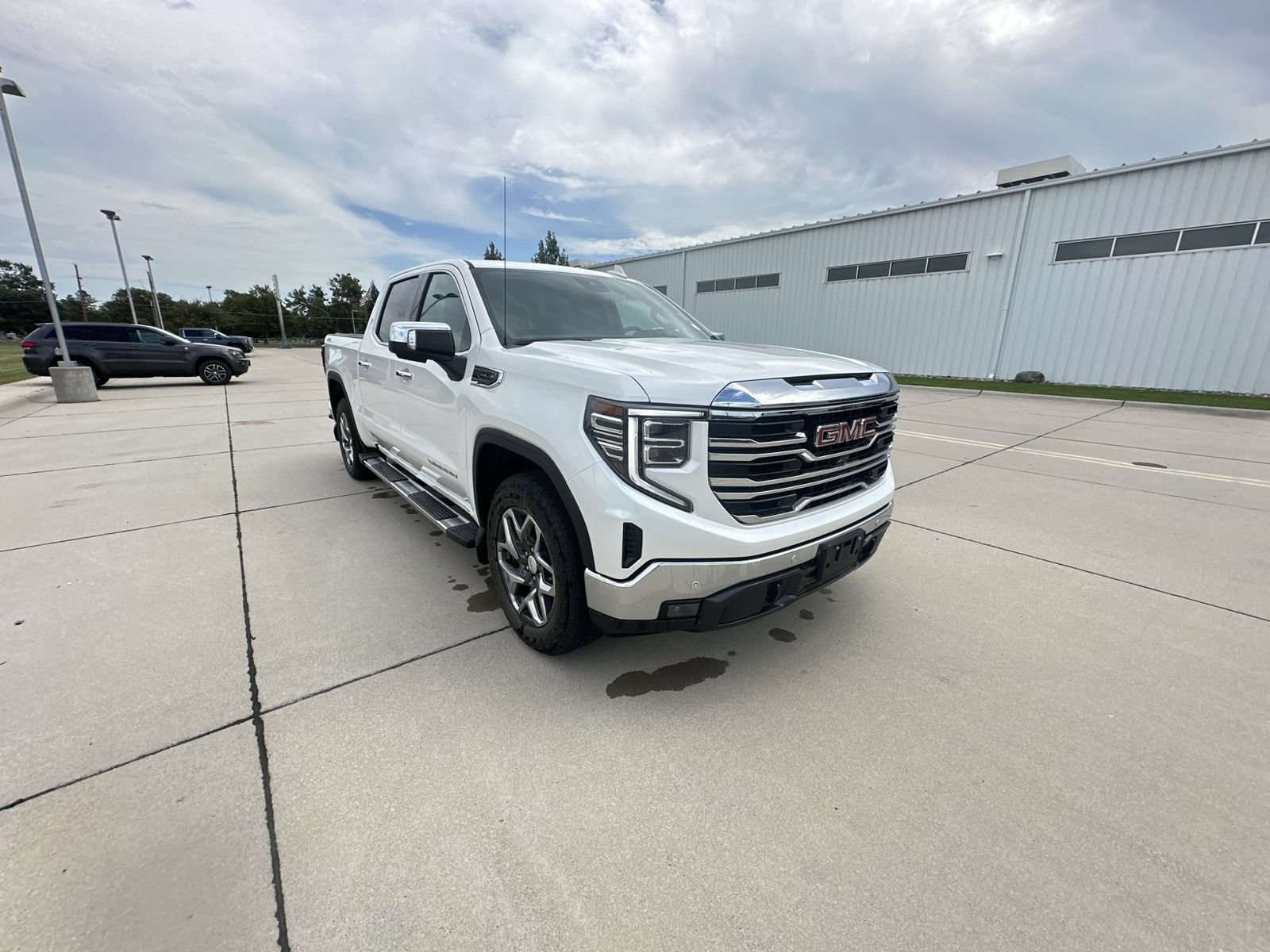 Used 2024 GMC Sierra 1500 SLT w/ SLT Premium Plus Package AWD/4WD image 14