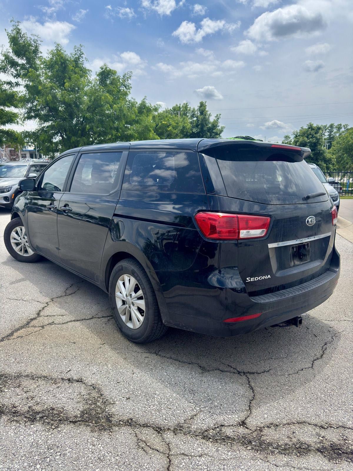 Used 2017 Kia Sedona L FWD image 3