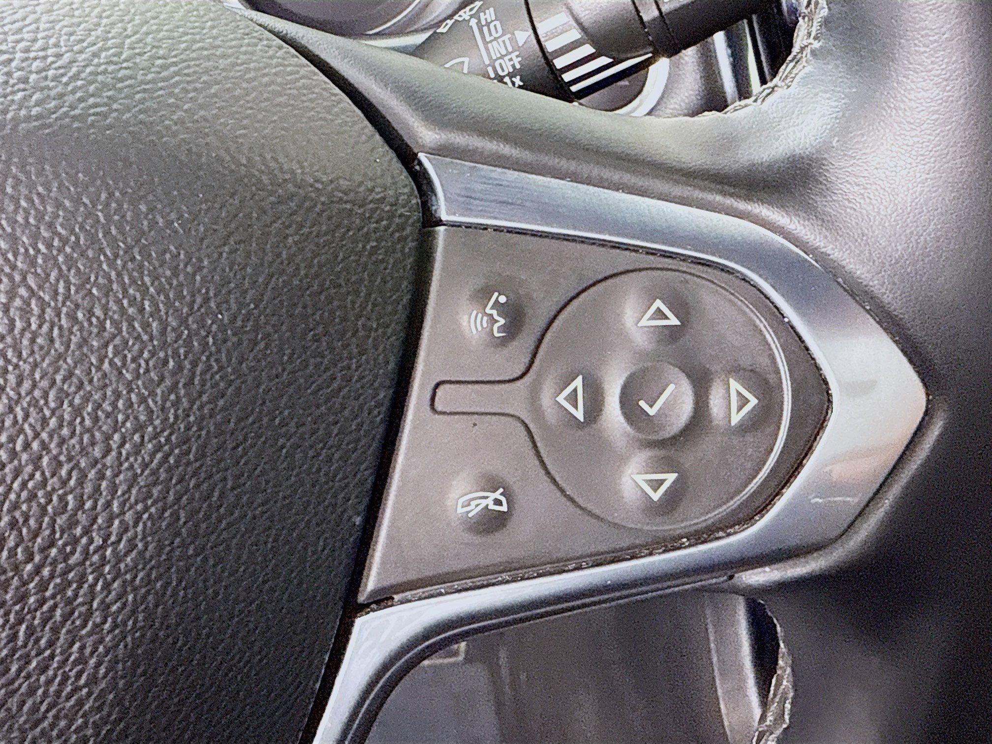 Used 2023 Chevrolet Traverse LT image 15