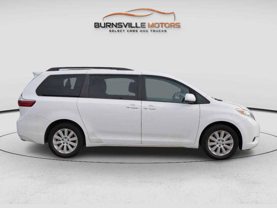 Used 2015 Toyota Sienna LE AWD/4WD image 8