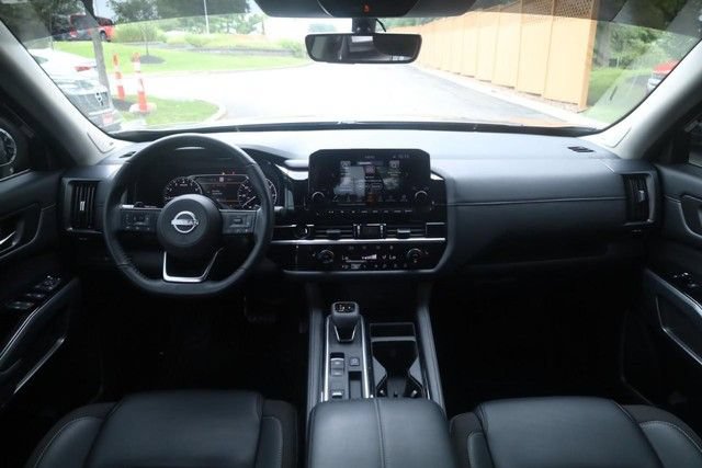 Certified 2025 Nissan Pathfinder SL w/ SL Premium Package FWD image 7