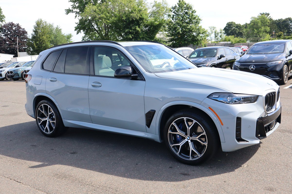 Used 2026 BMW X5 M60i AWD/4WD image 3