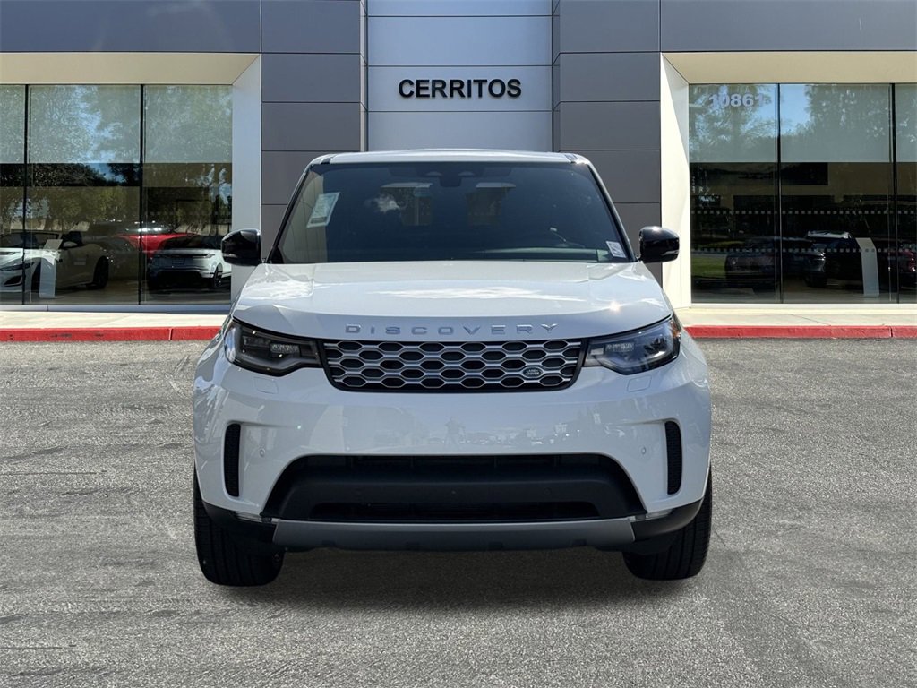 New 2025 Land Rover Discovery S image 2