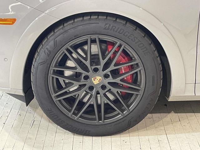 Certified 2025 Porsche Cayenne GTS AWD/4WD image 11