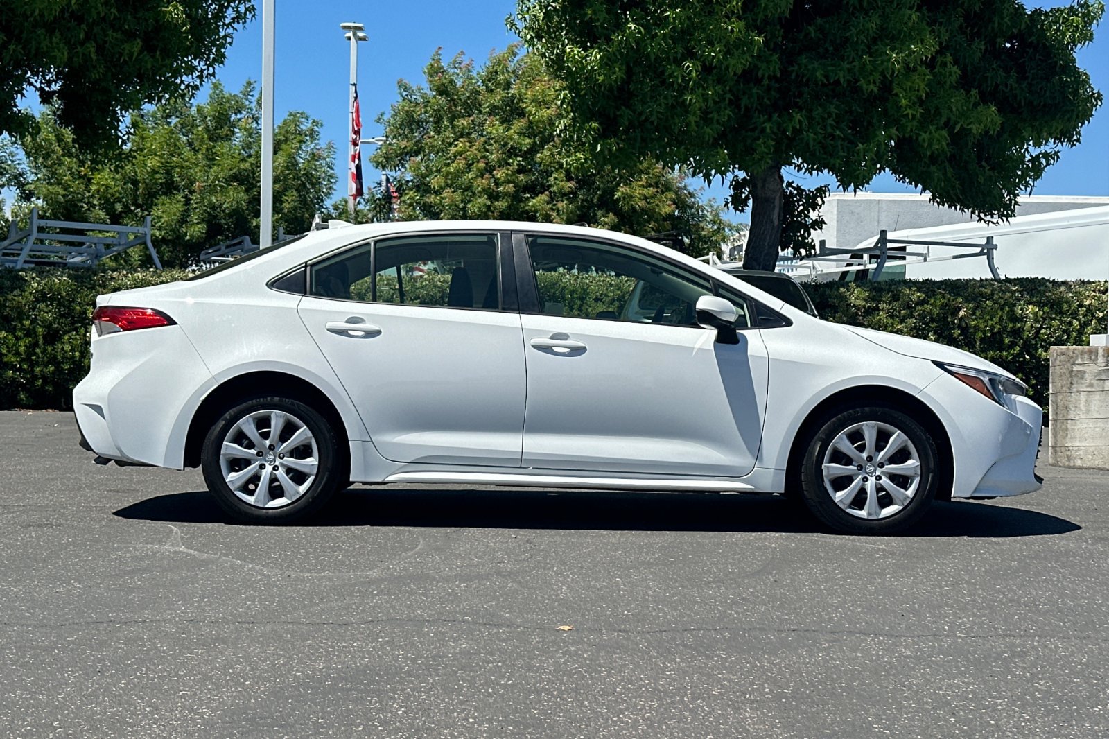 Used 2023 Toyota Corolla LE FWD image 3