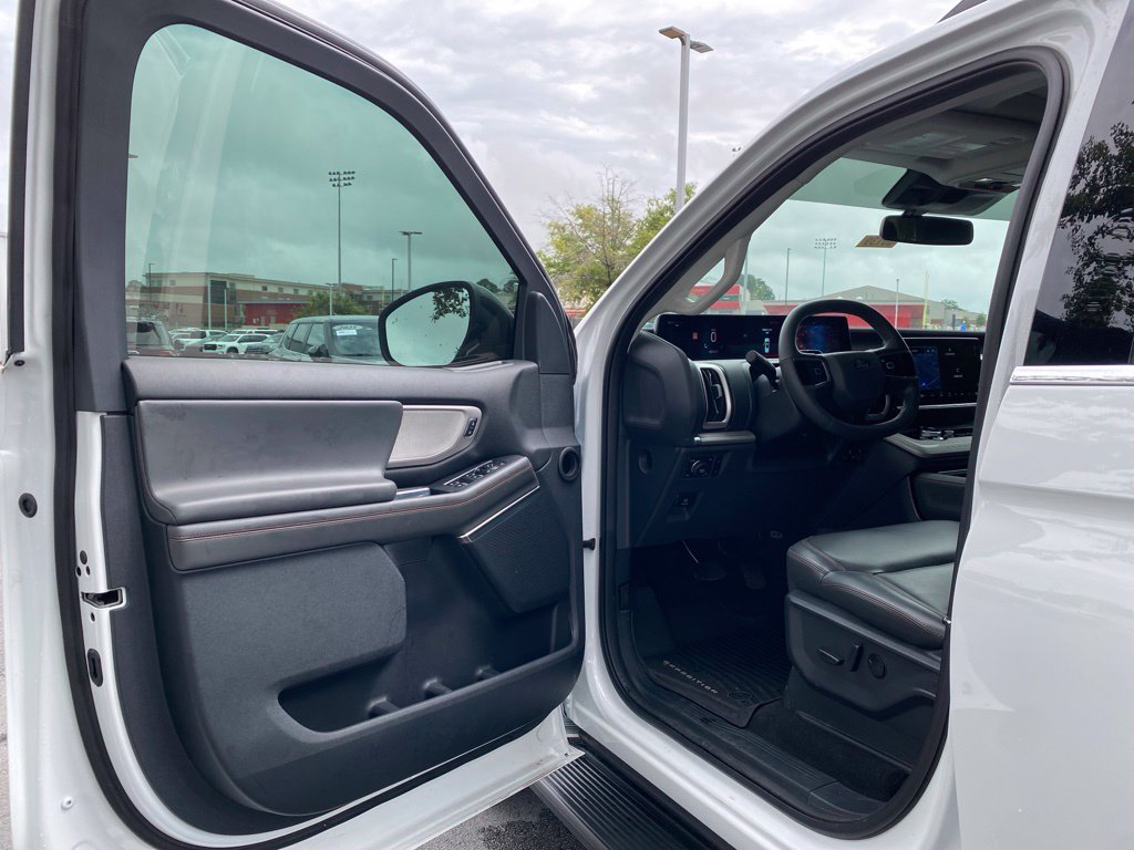 Certified 2025 Ford Expedition Active AWD/4WD image 10
