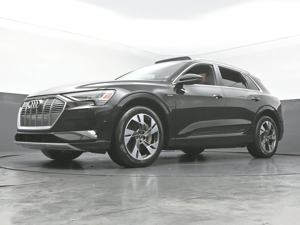 Used 2022 Audi e-tron Premium Plus w/ Premium Plus Package image 49