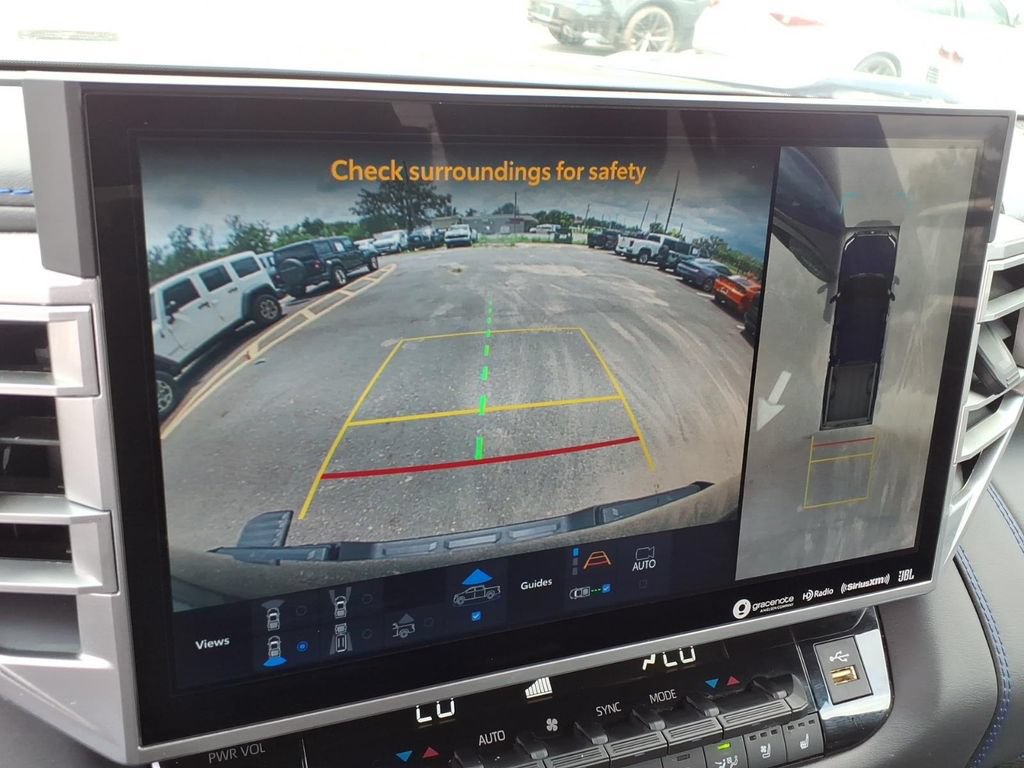 Used 2023 Toyota Tundra Platinum AWD/4WD image 32