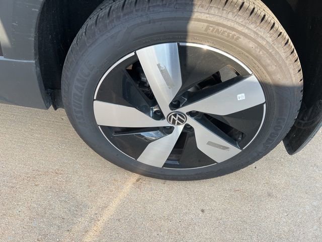 Used 2025 Volkswagen Taos S image 15