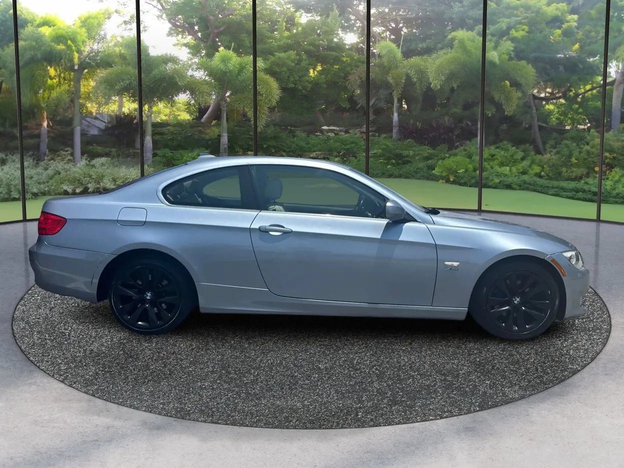 Used 2011 BMW 328i xDrive Coupe AWD/4WD image 4