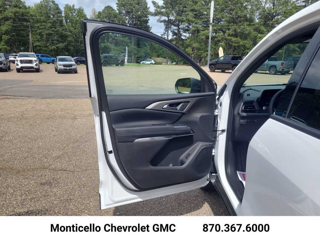 New 2026 Chevrolet Traverse LT w/ Sun and Wheel Package FWD image 23