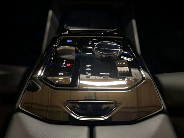 Used 2025 BMW i5 eDrive40i image 51