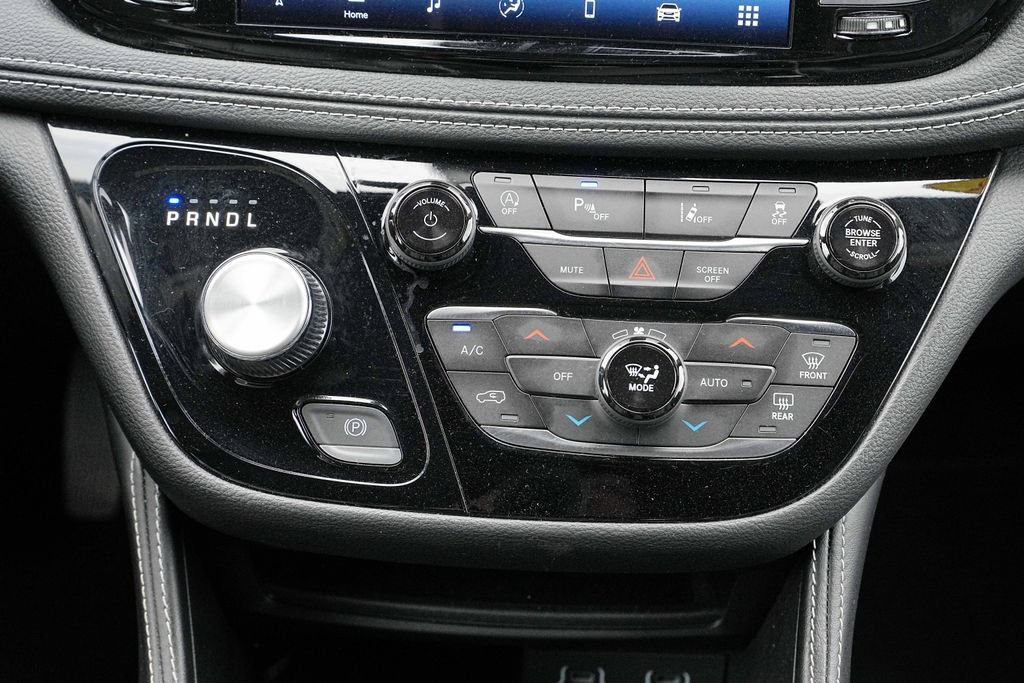 Used 2025 Chrysler Pacifica Limited FWD image 31