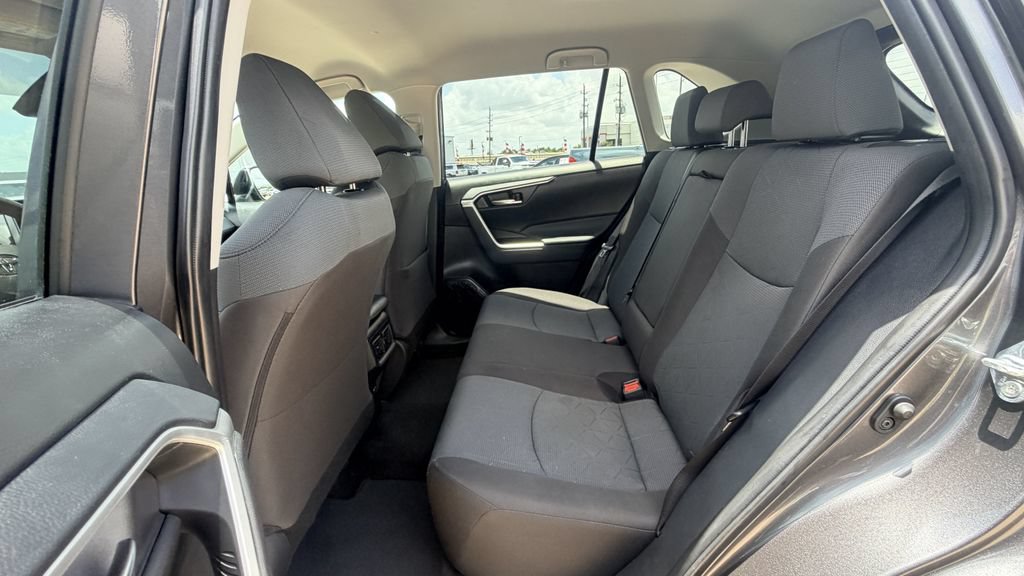 Used 2025 Toyota RAV4 XLE FWD image 27