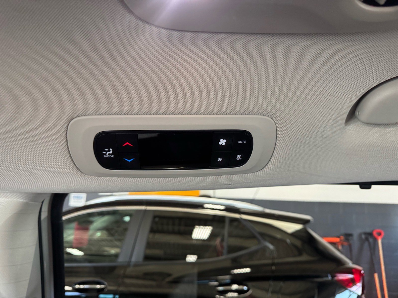 Used 2019 Chrysler Pacifica Touring-L Plus w/ Advanced Safetytec Group FWD image 12