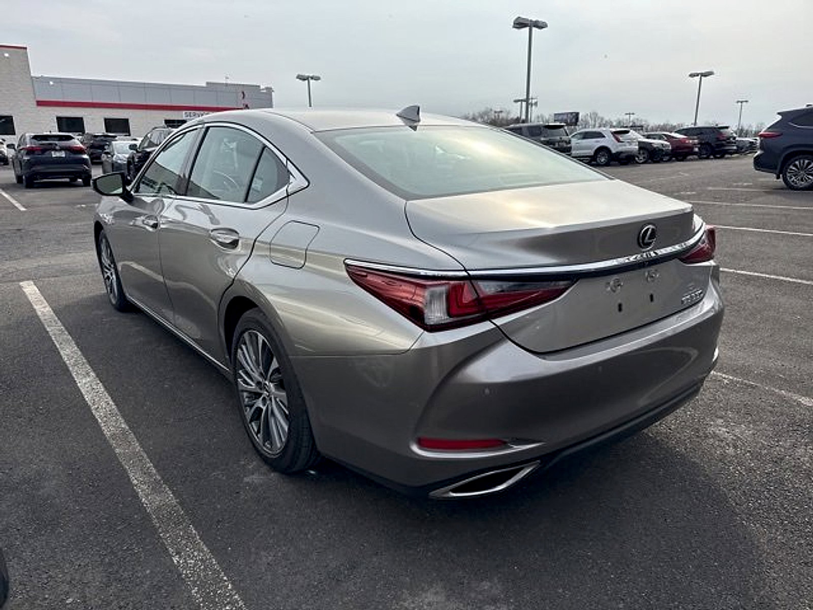 Used 2020 Lexus ES 350 w/ Premium Package image 4