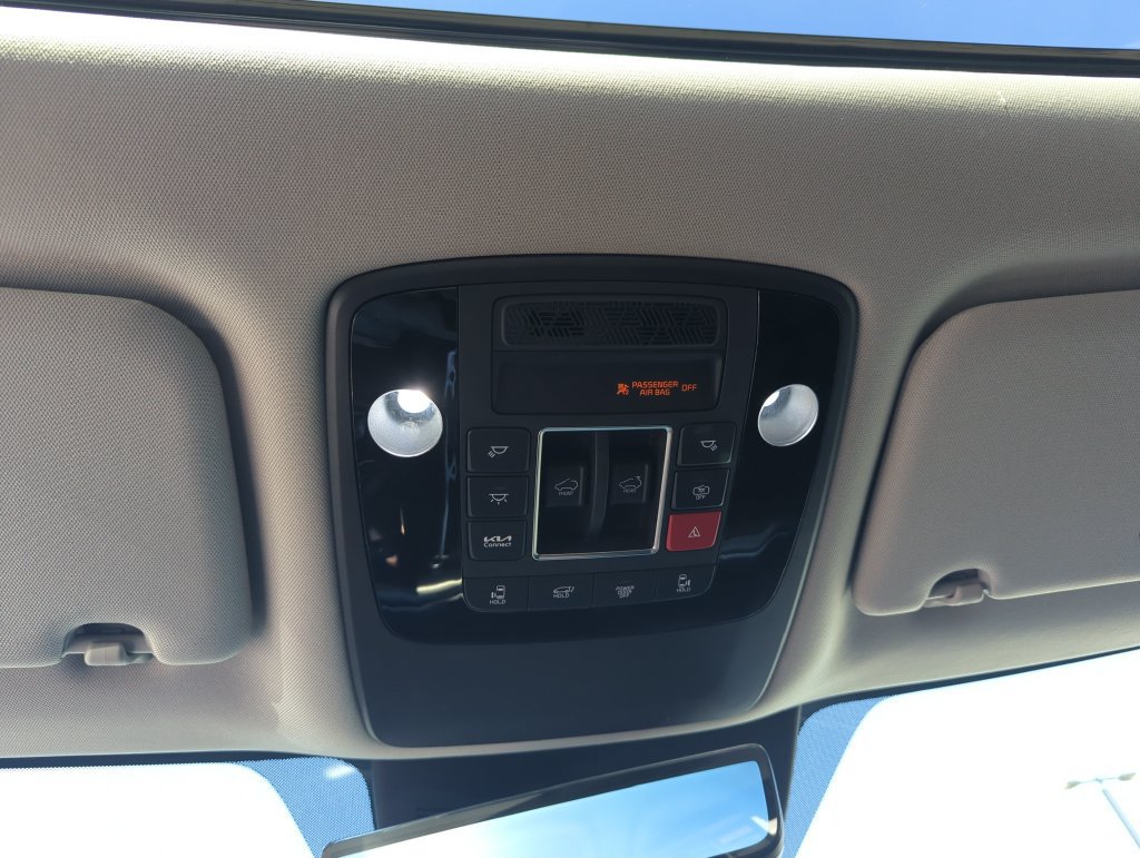 Used 2025 Kia Carnival SX Prestige FWD image 28