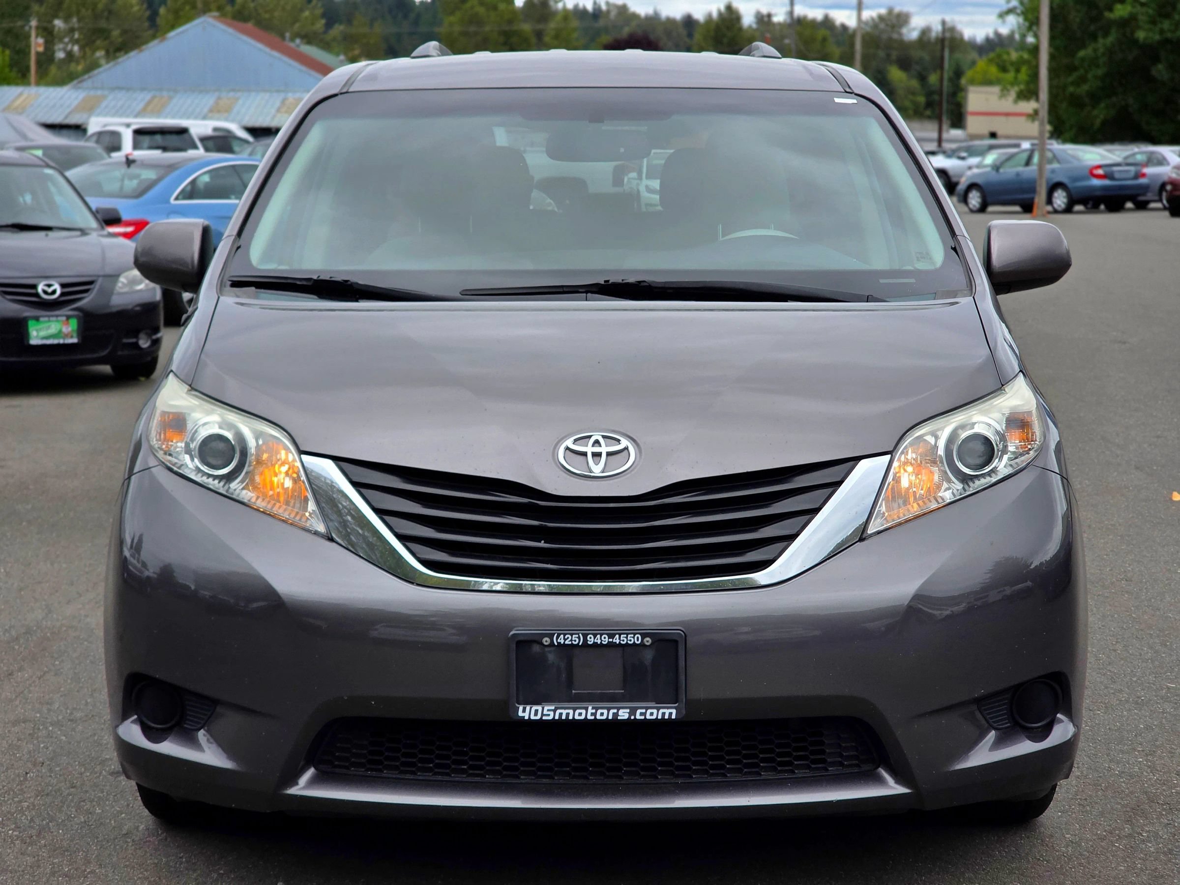 Used 2014 Toyota Sienna LE AWD/4WD image 3