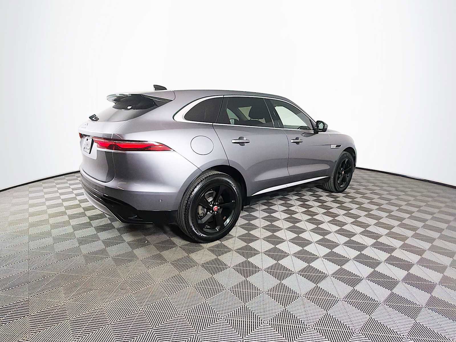 Used 2021 Jaguar F-PACE AWD/4WD image 5