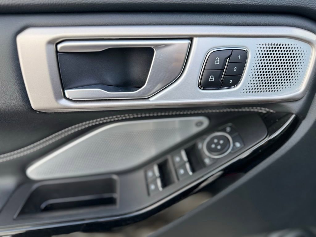 Used 2024 Ford Explorer ST w/ Technology Package image 13