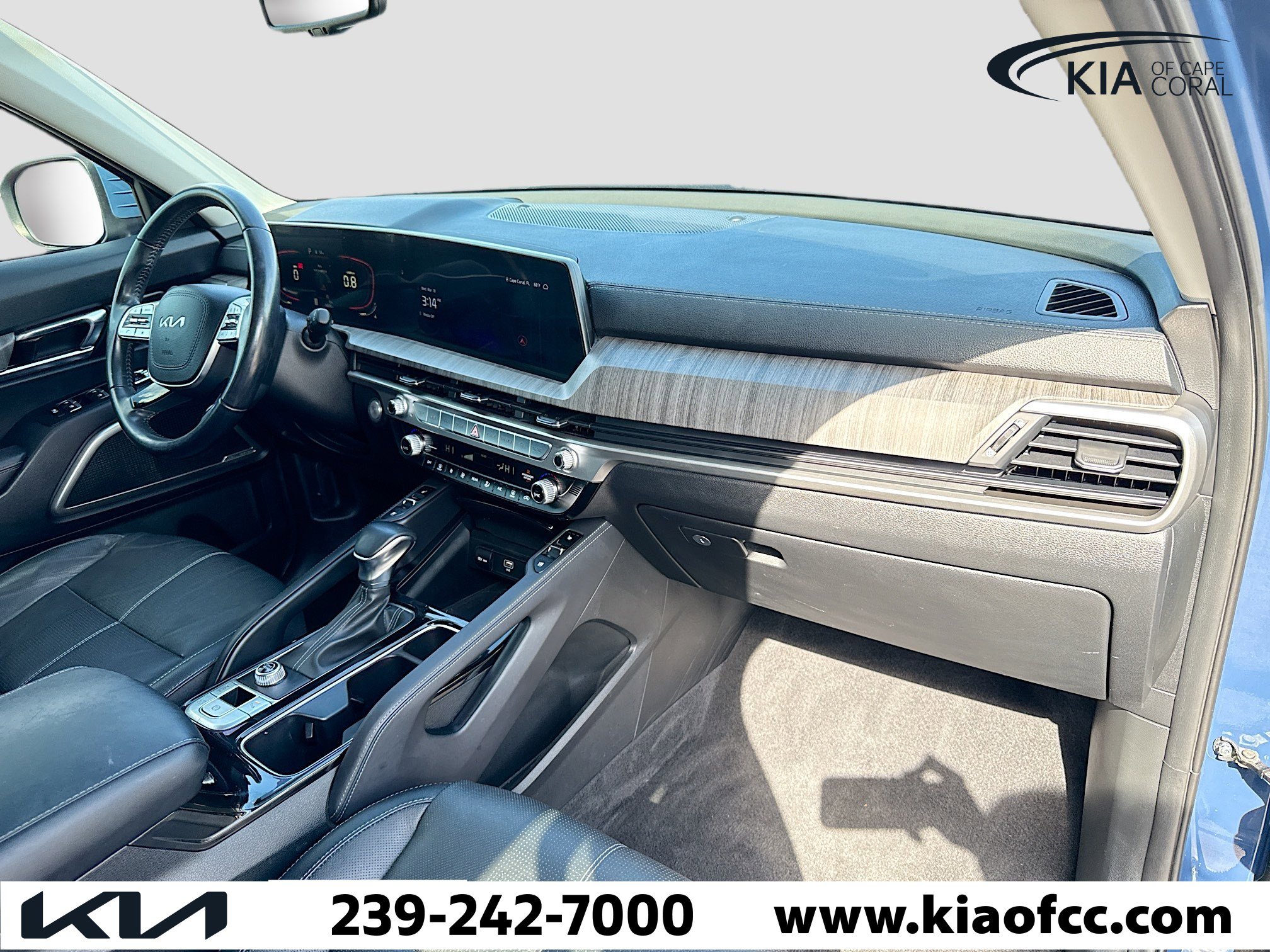 Used 2023 Kia Telluride EX w/ EX Captain's Chair Package image 14