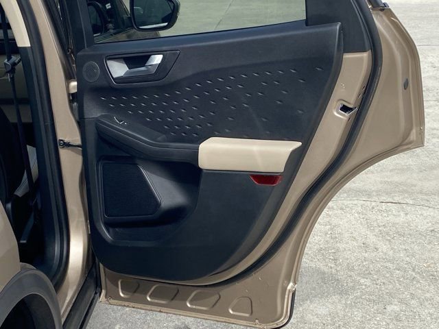 Used 2020 Ford Escape Titanium image 31