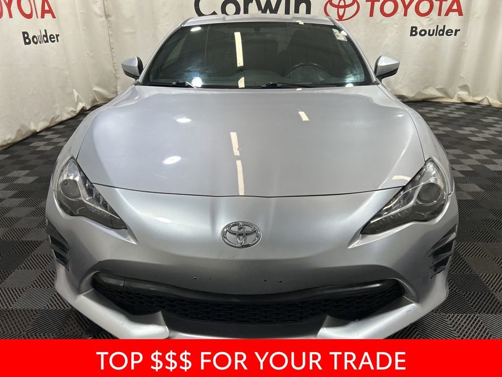 Used 2017 Toyota 86 image 2