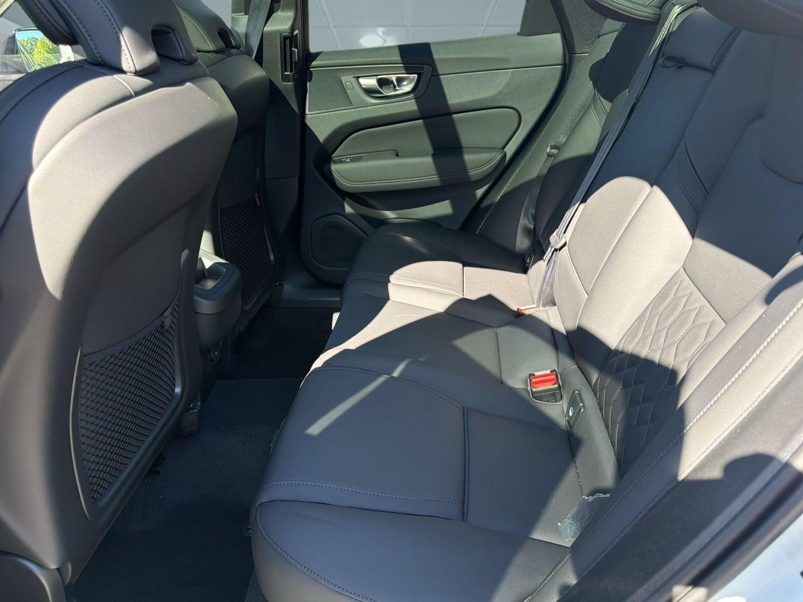 New 2027 Volvo XC60 B5 Plus AWD/4WD image 21